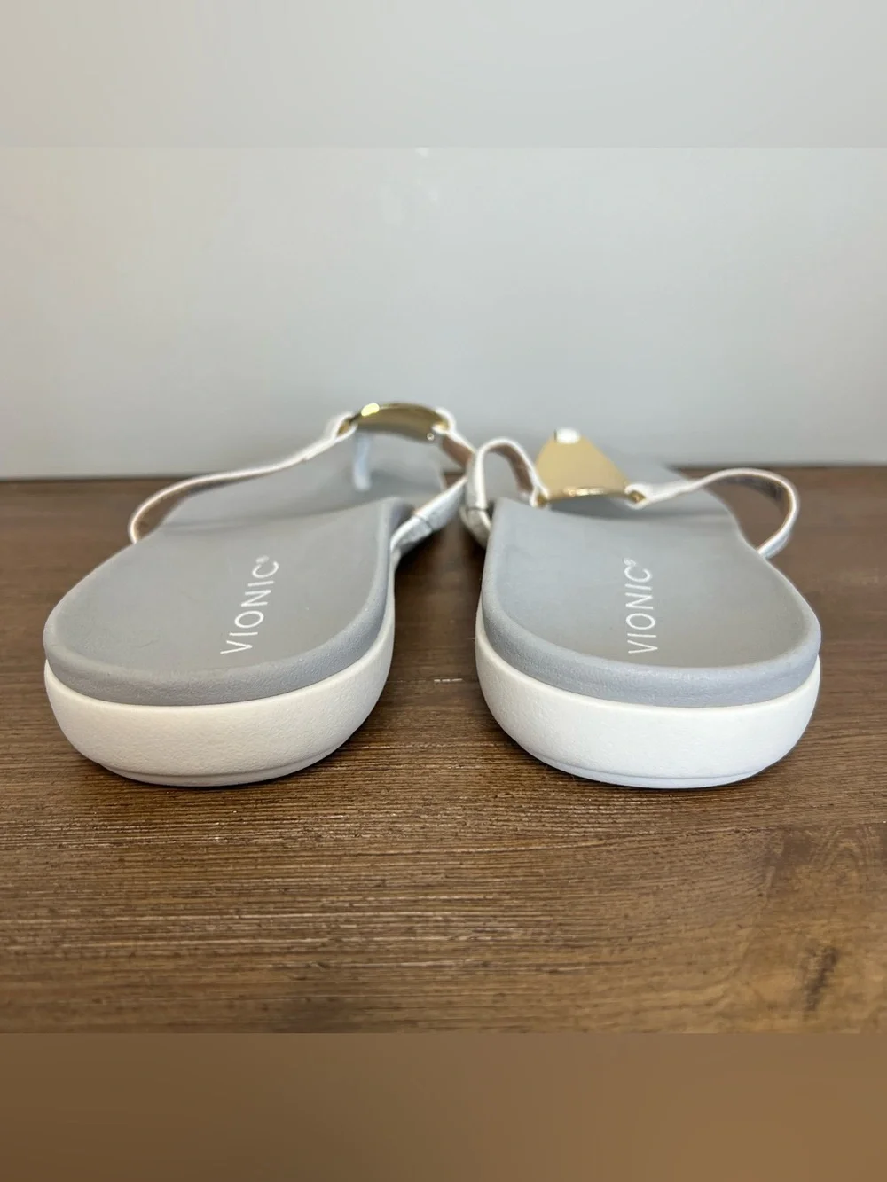 VIONIC Raysa White Toe Post Supportive Flip Flop Sandals Size 10